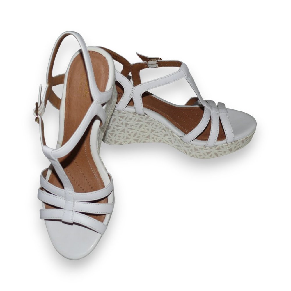 NWOT Clarks Amelia Avery White Wedge Women's Leather Laser Cut Sandals 8.5